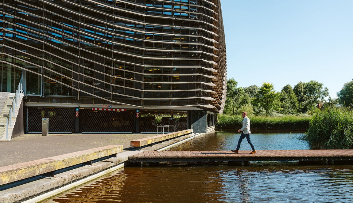 Portrait Nick Boersma Circular Friesland walking on decking